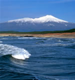 鳥海山と日本海